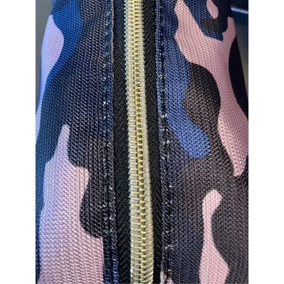 Scunci Mod Camouflage Travel Bag - Picture 8 of 13